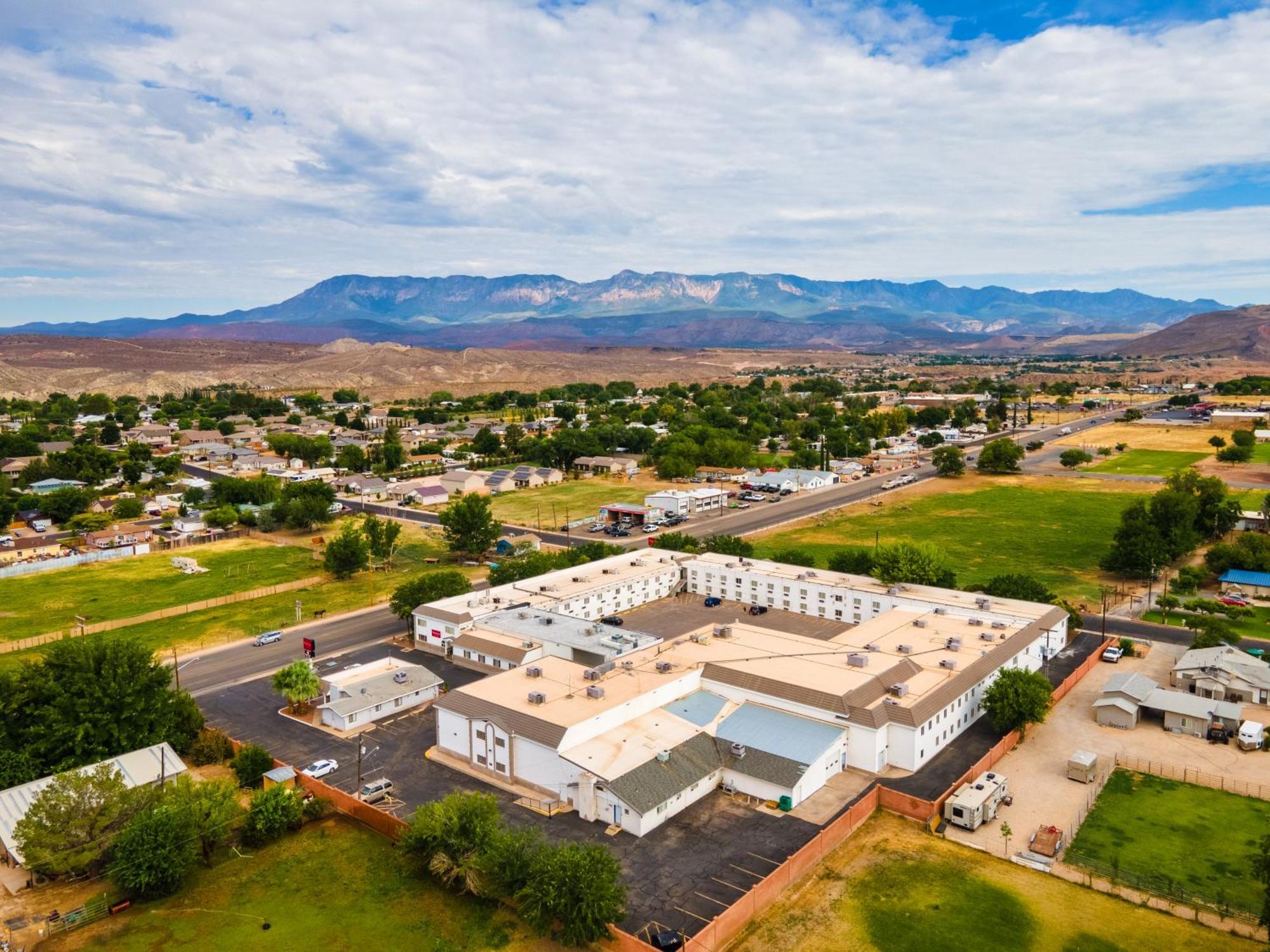 Ramada By Wyndham La Verkin Zion National Park Bagian luar foto
