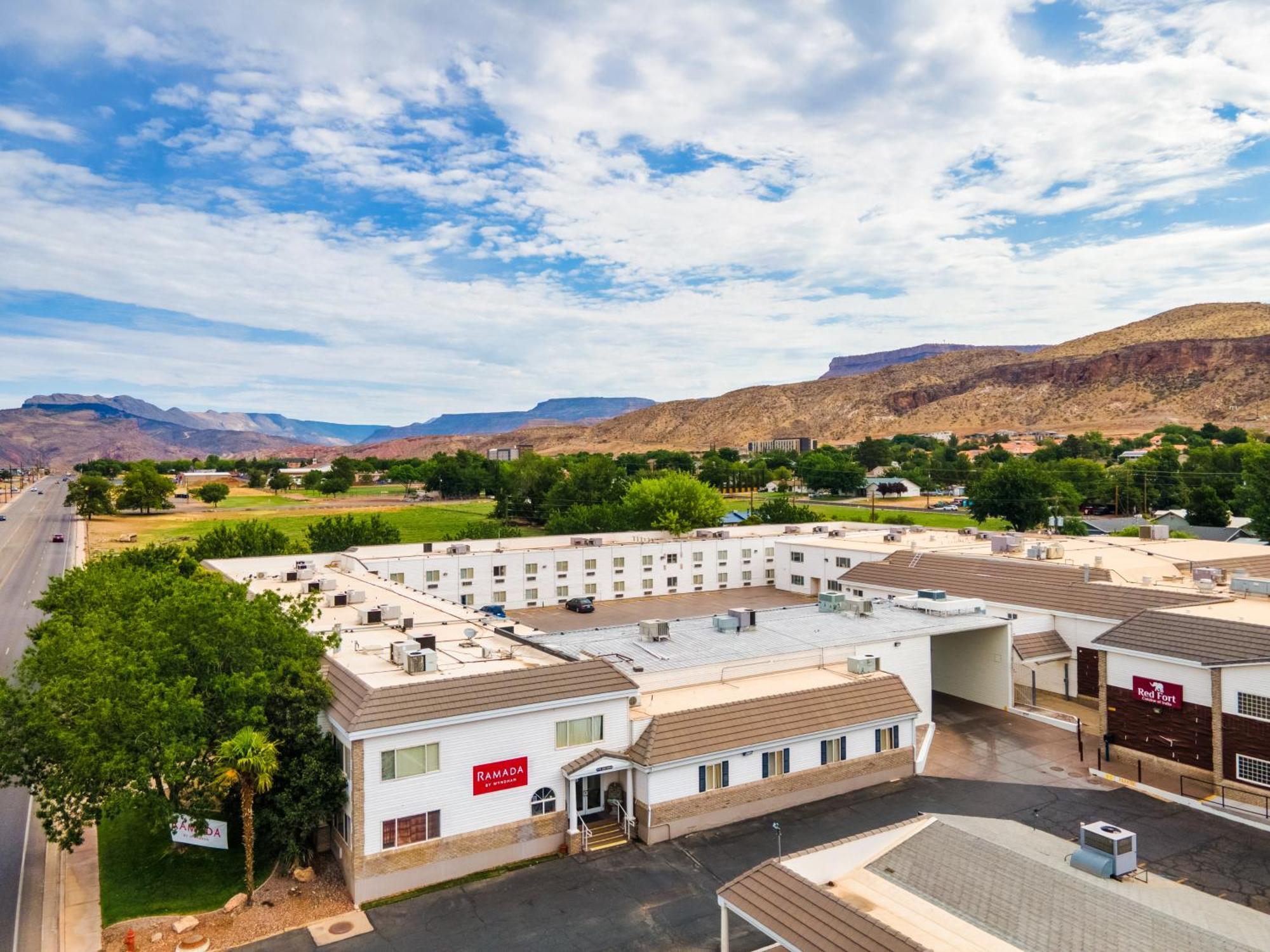 Ramada By Wyndham La Verkin Zion National Park Bagian luar foto