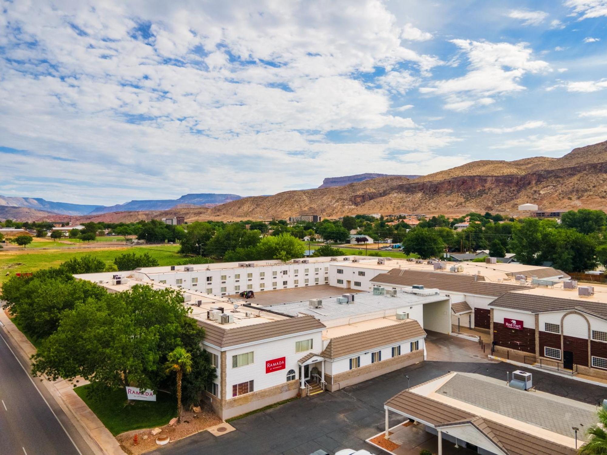 Ramada By Wyndham La Verkin Zion National Park Bagian luar foto