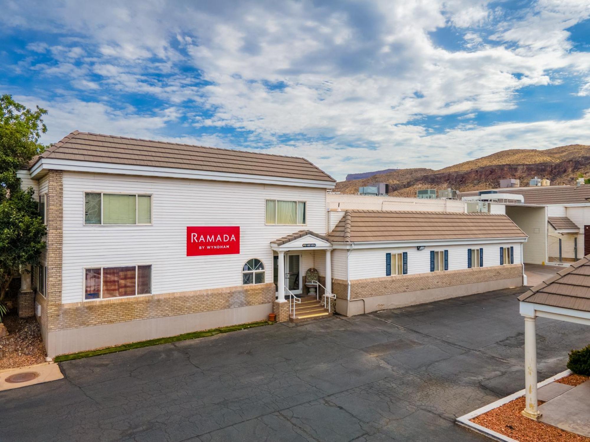 Ramada By Wyndham La Verkin Zion National Park Bagian luar foto