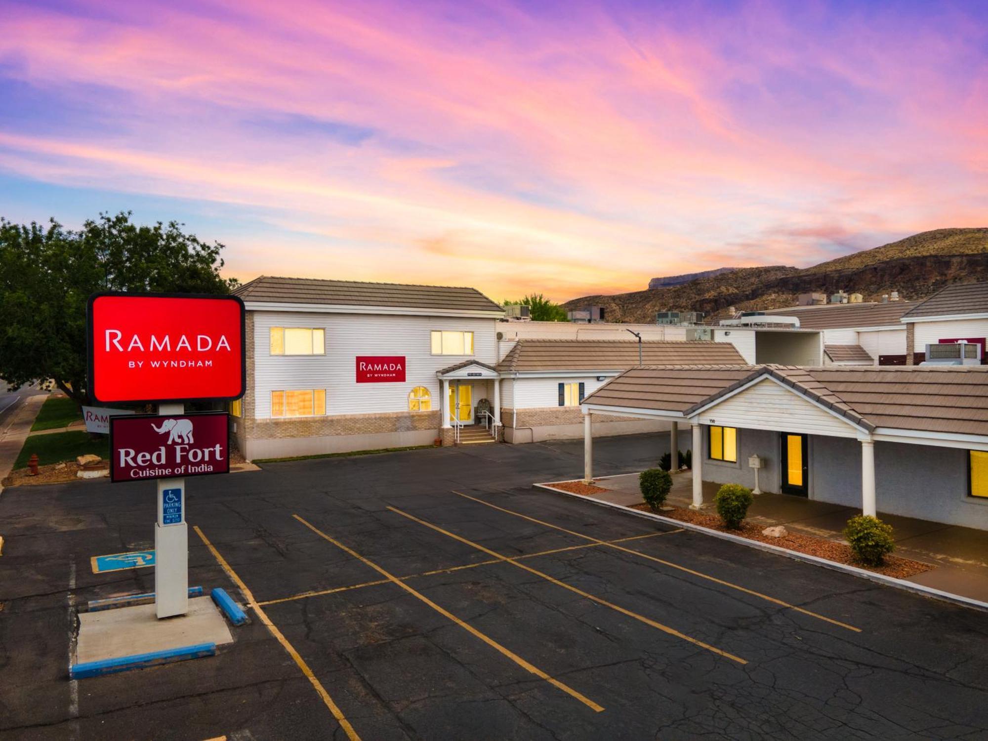 Ramada By Wyndham La Verkin Zion National Park Bagian luar foto