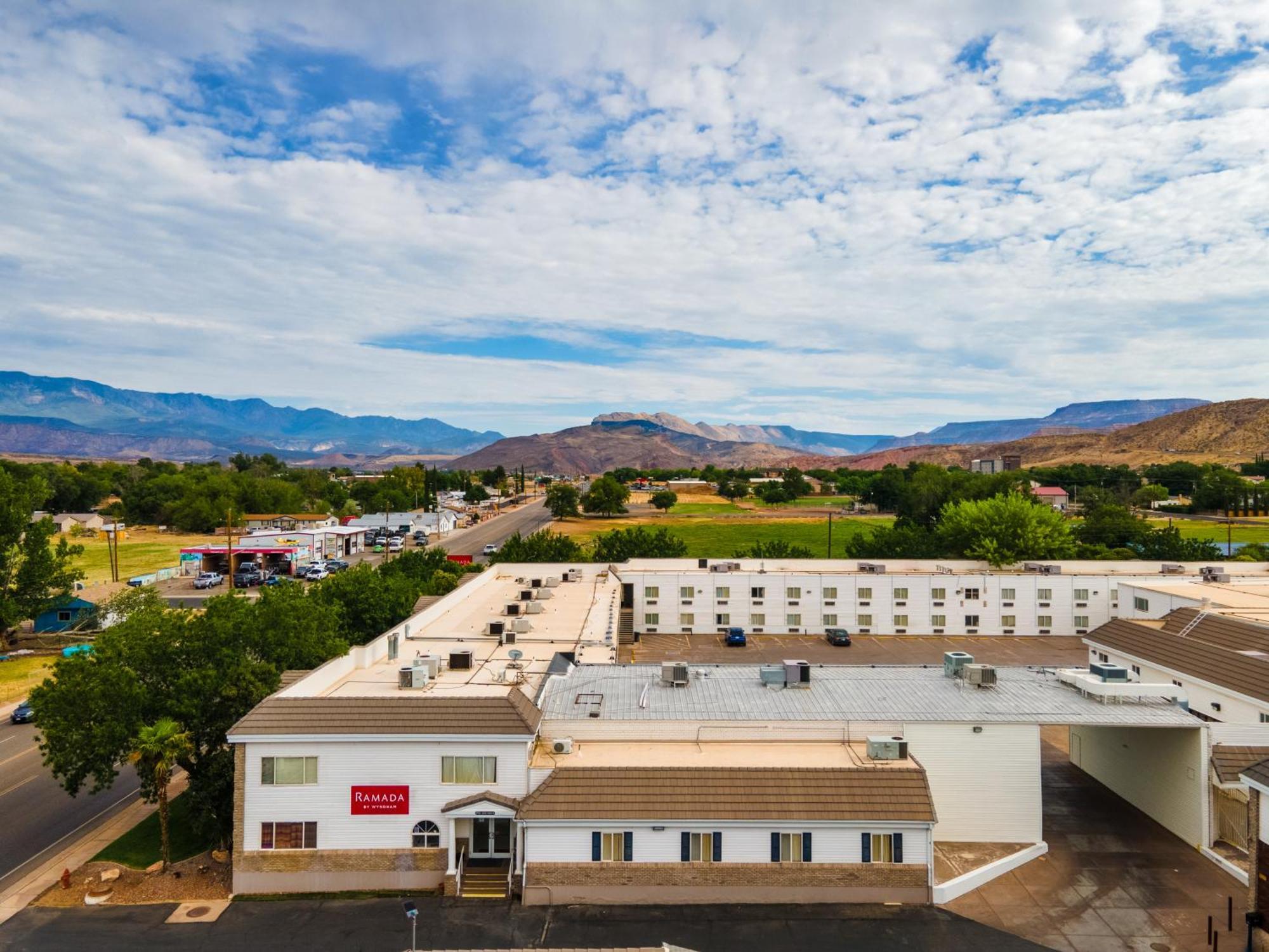 Ramada By Wyndham La Verkin Zion National Park Bagian luar foto