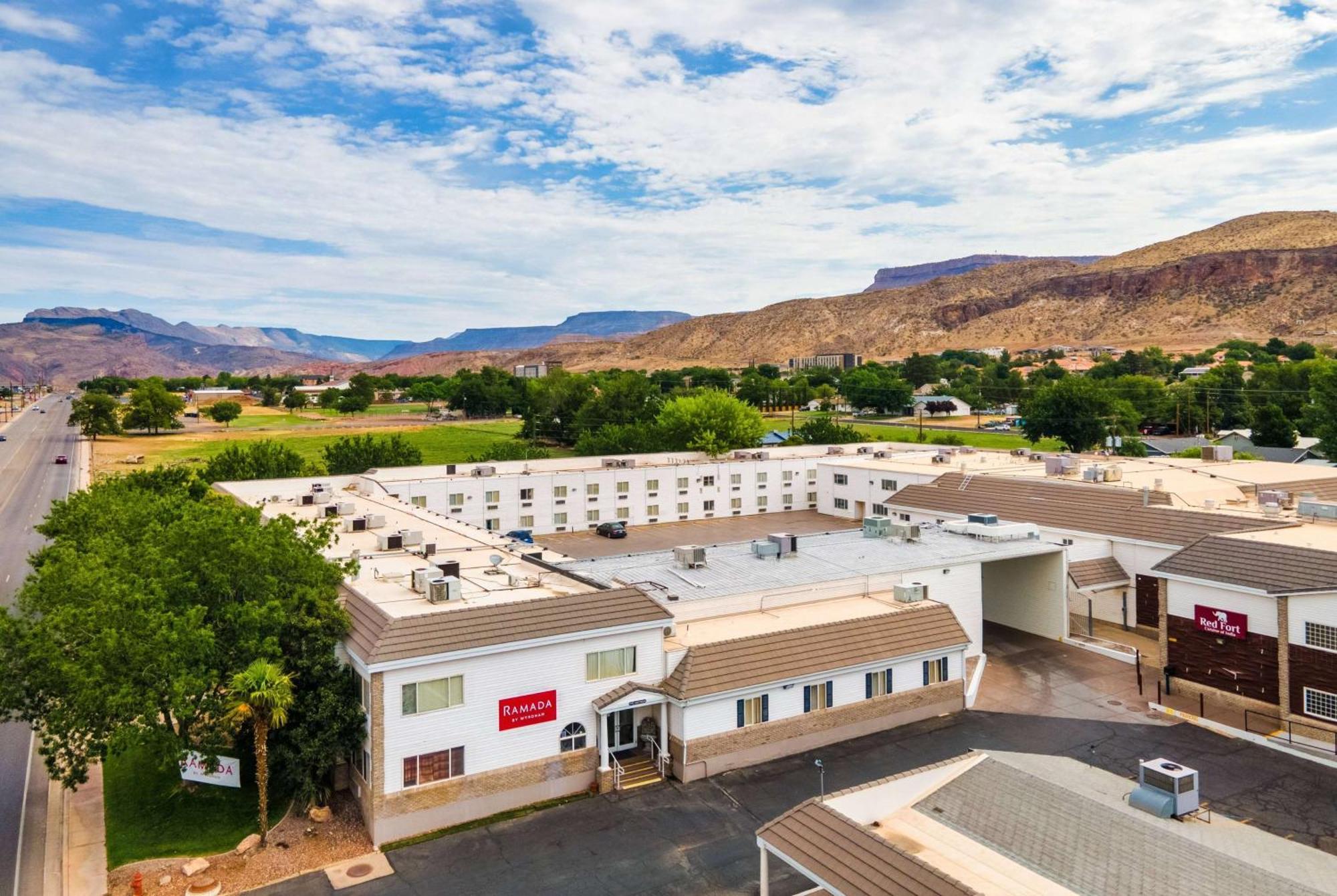 Ramada By Wyndham La Verkin Zion National Park Bagian luar foto