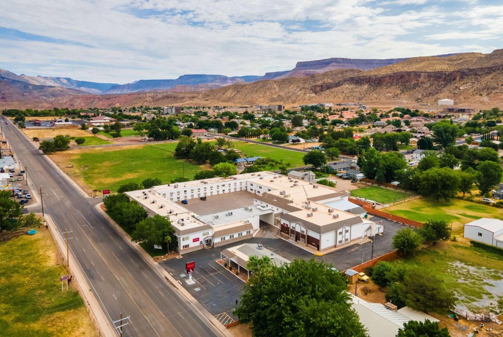 Ramada By Wyndham La Verkin Zion National Park Bagian luar foto